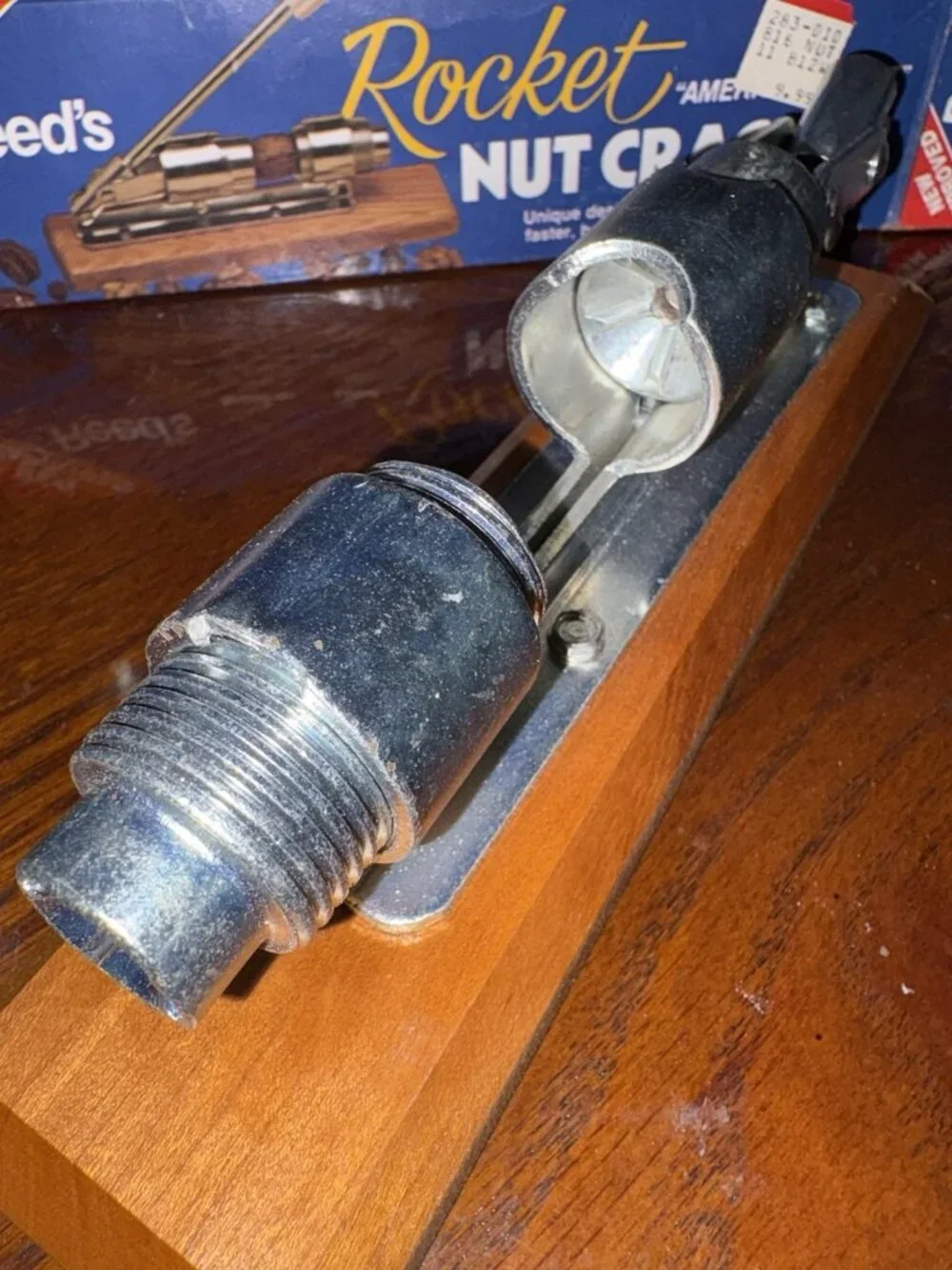 Vintage Reed’s Rocket Nut Cracker Model 816 USA Made Pecan Walnut Original Vl04